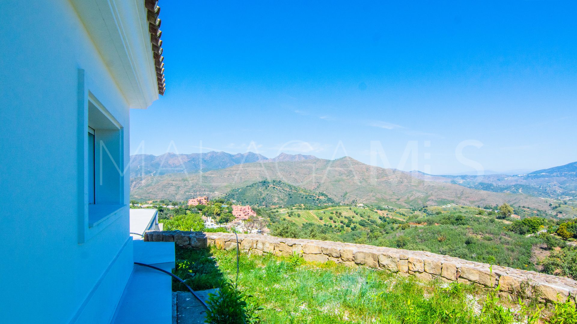 Villa for sale in La Mairena
