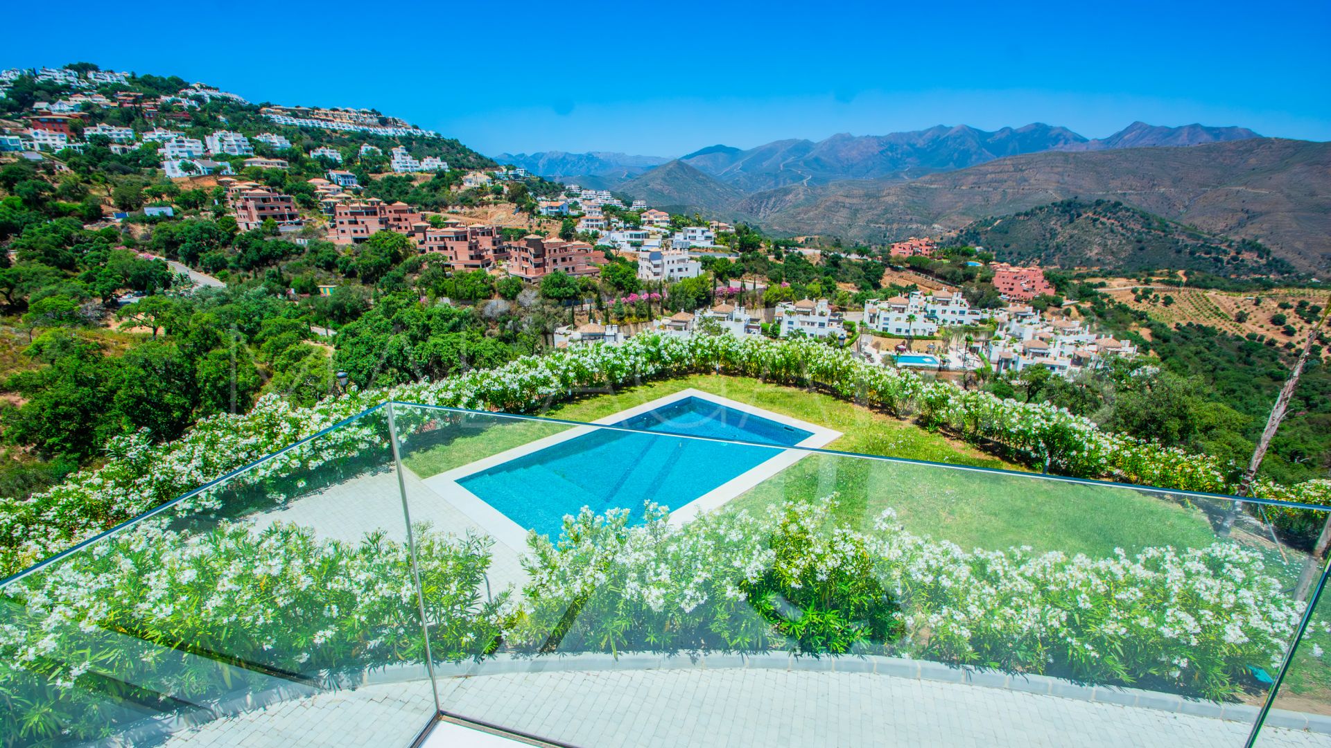 Villa for sale in La Mairena