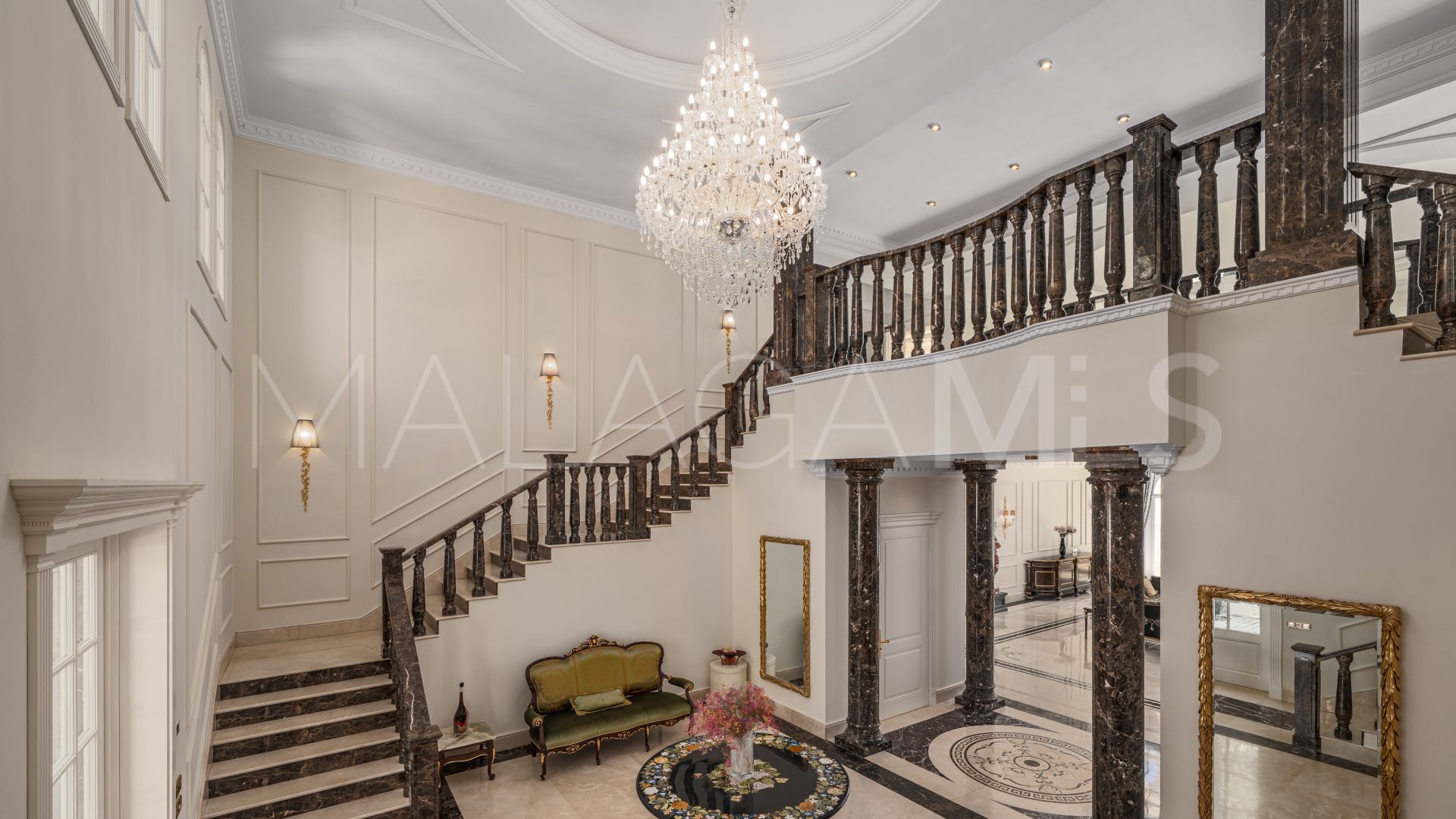 Villa for sale in Sierra Blanca with 7 bedrooms