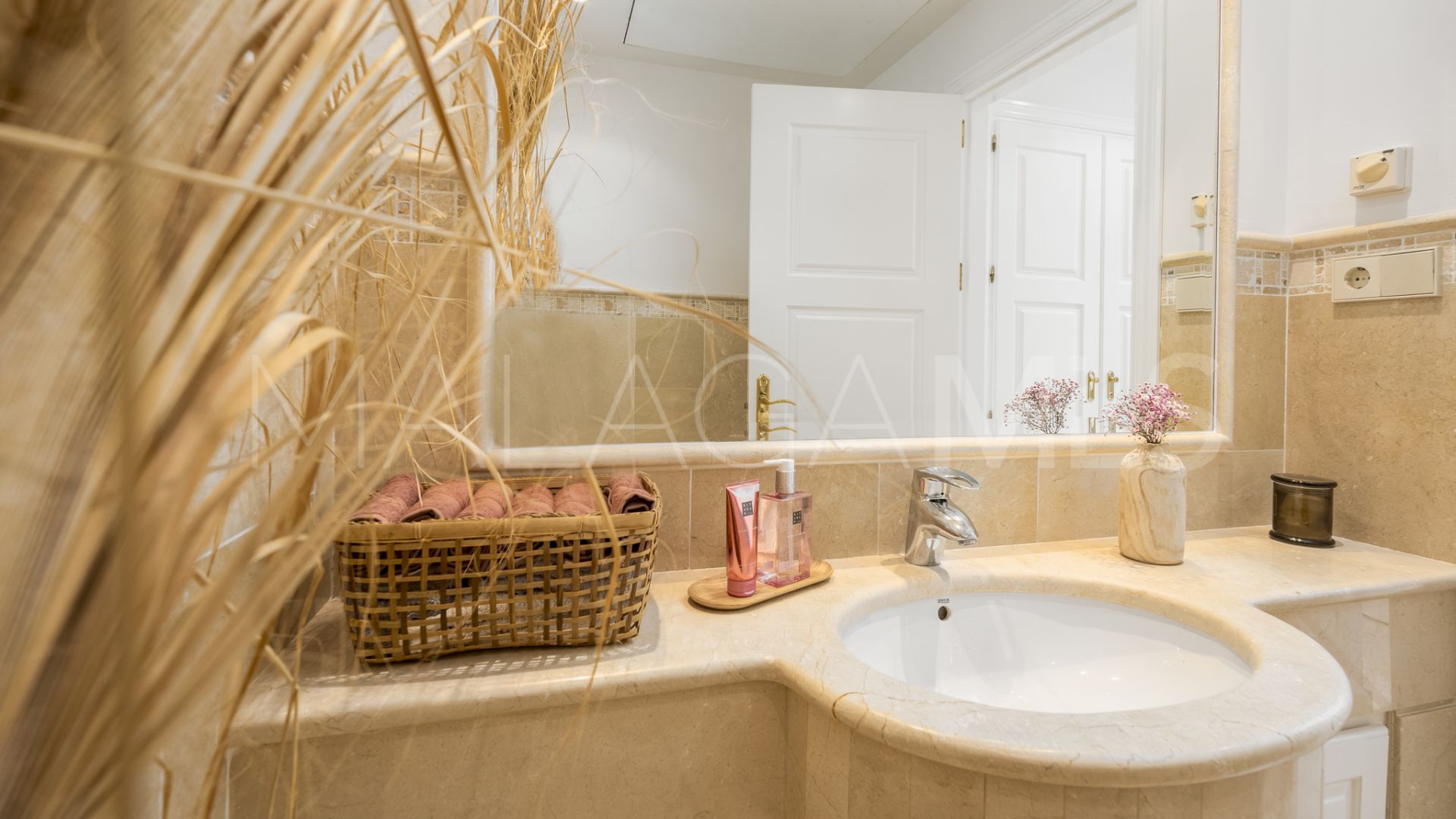 Villa for sale in Los Altos de los Monteros