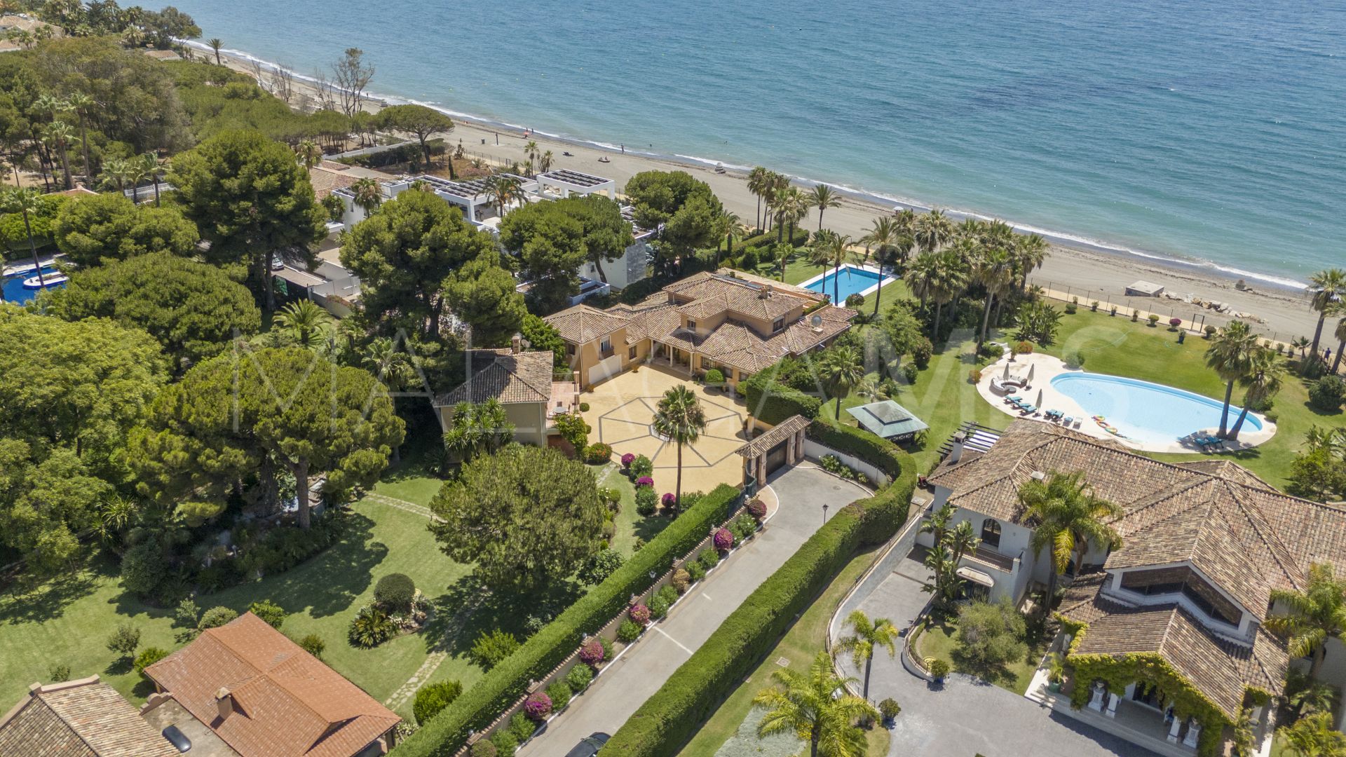 Villa for sale in El Paraiso Playa
