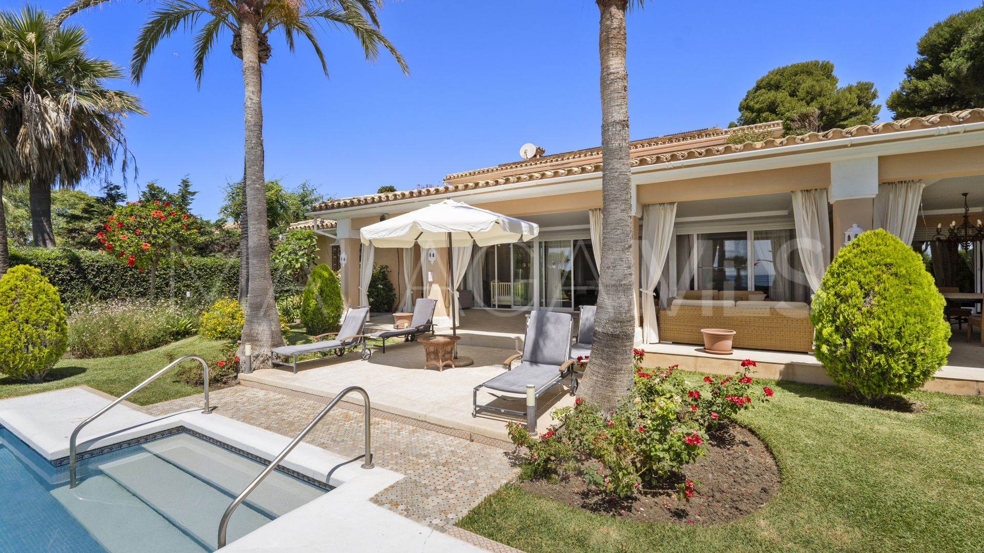 Villa for sale in El Paraiso Playa