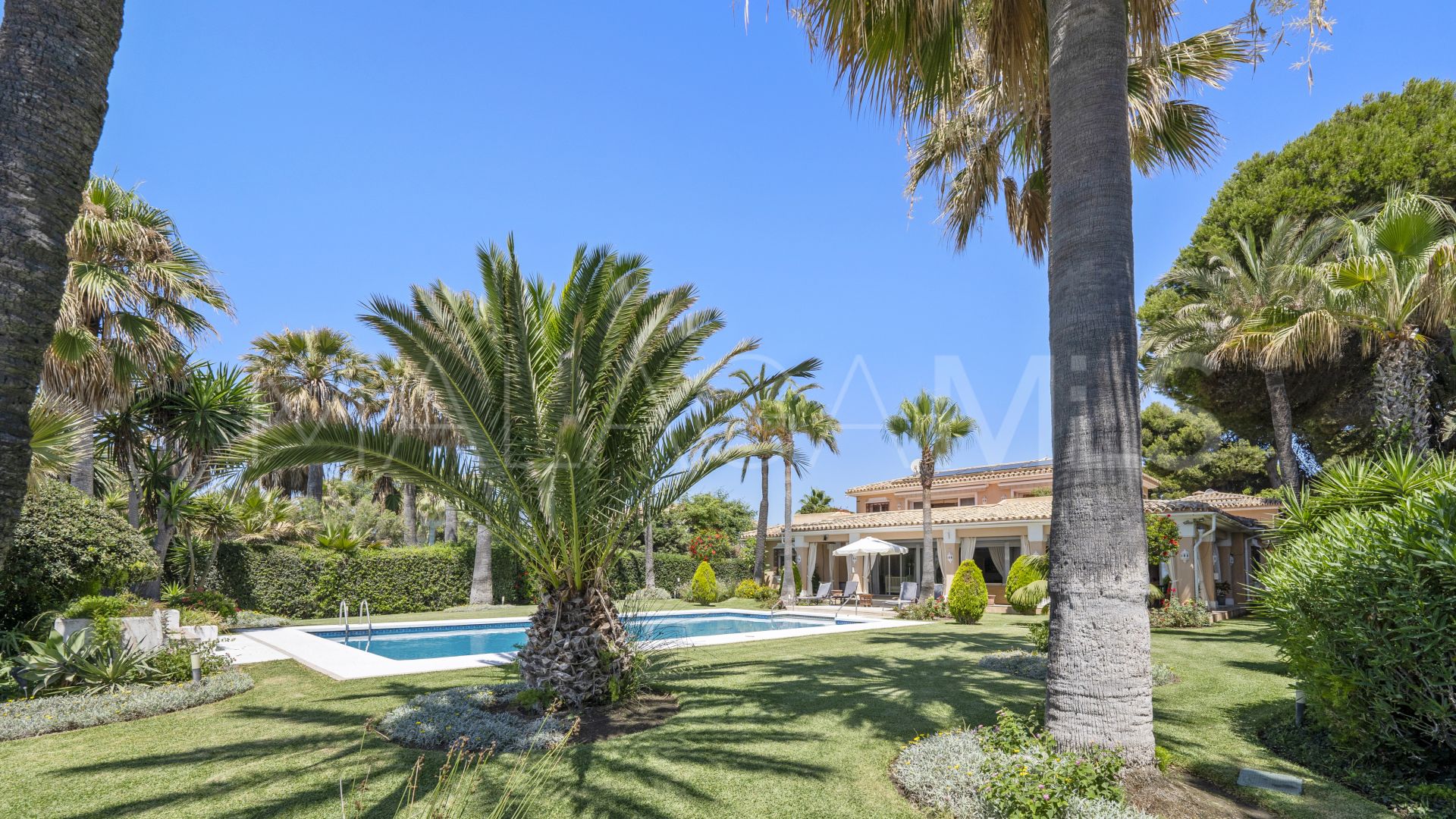 Villa for sale in El Paraiso Playa
