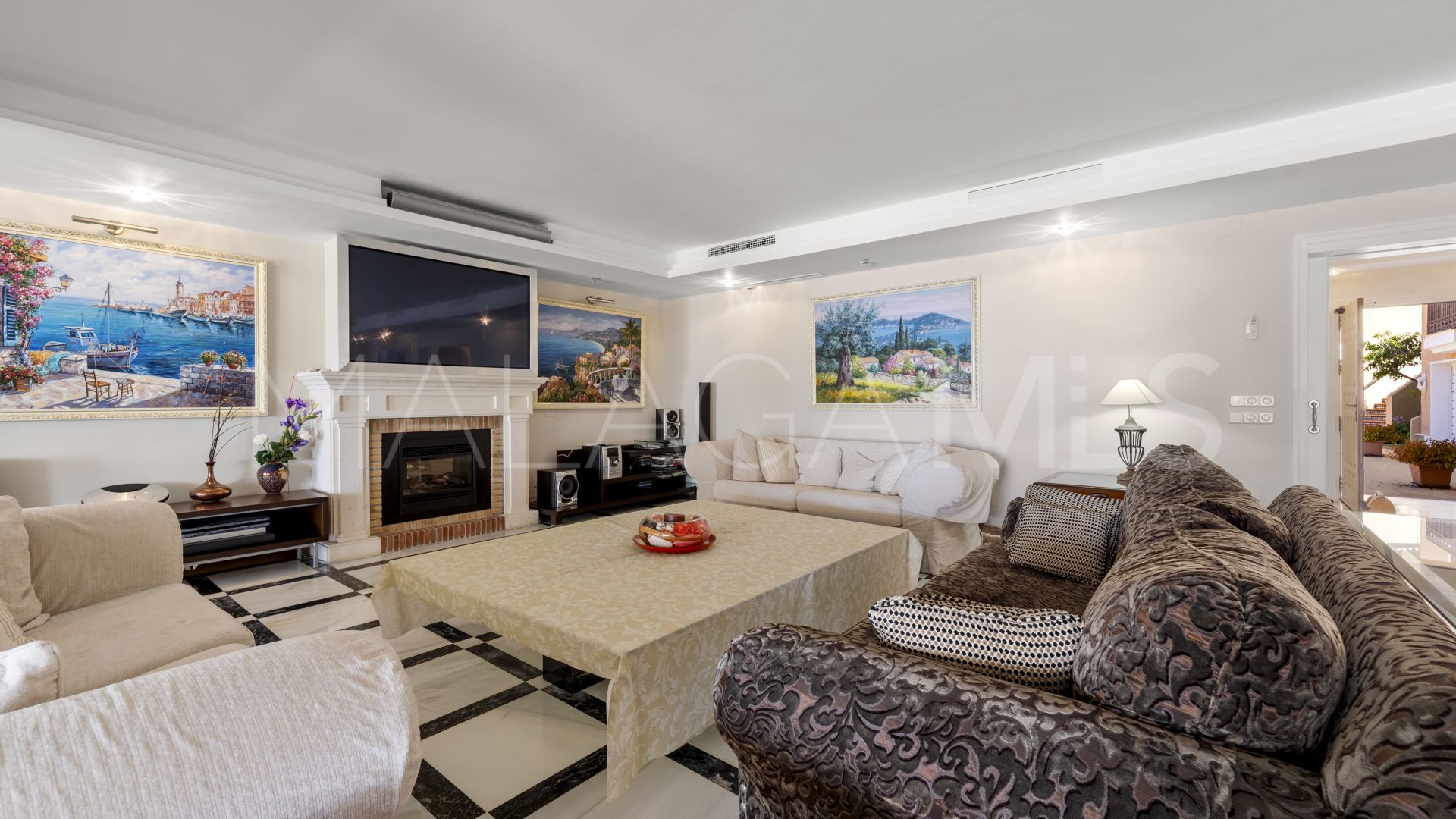 Villa for sale in El Paraiso Playa