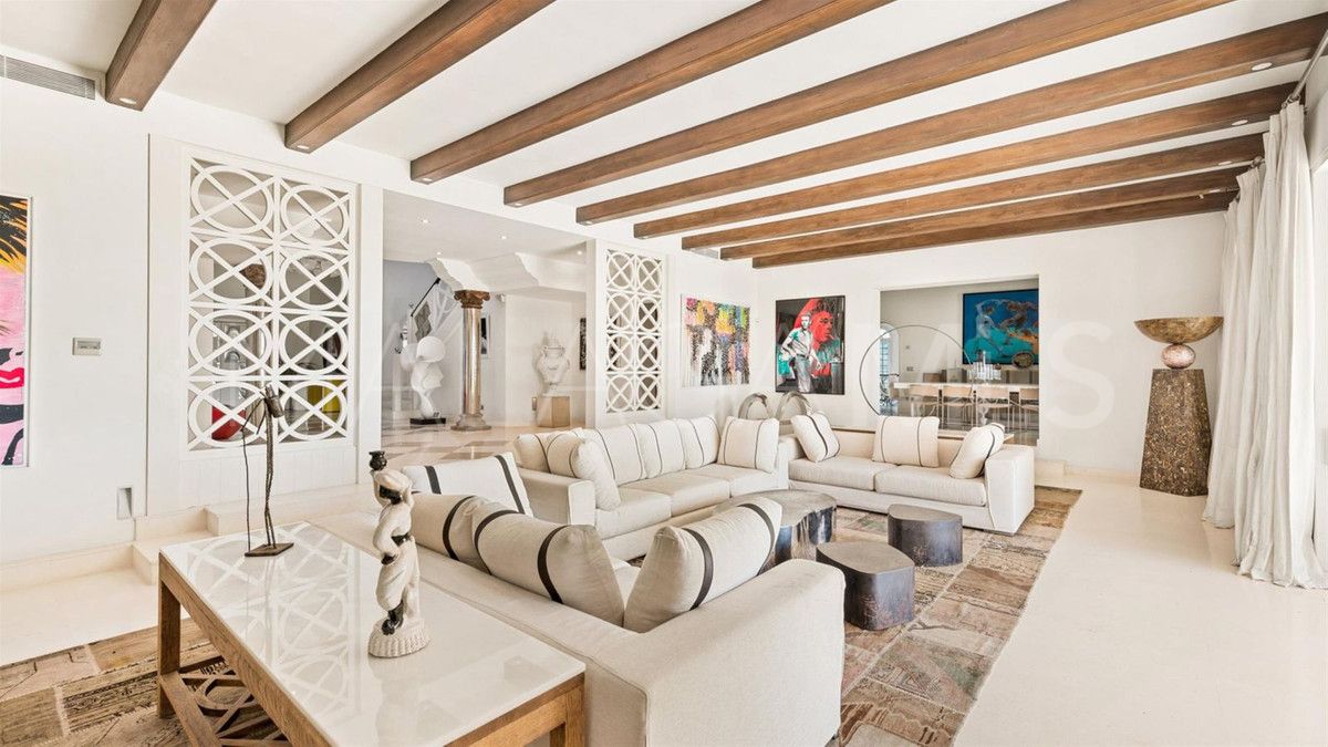 Villa for sale in El Paraiso