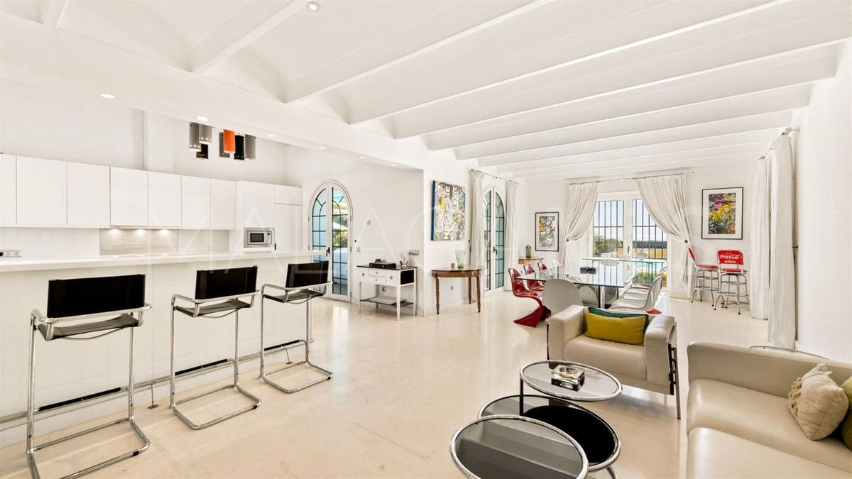 Villa for sale in El Paraiso