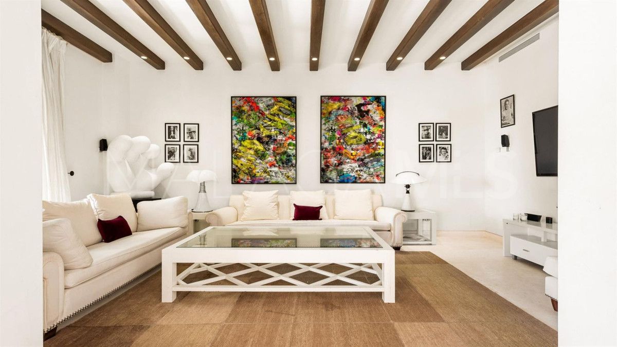 Villa for sale in El Paraiso