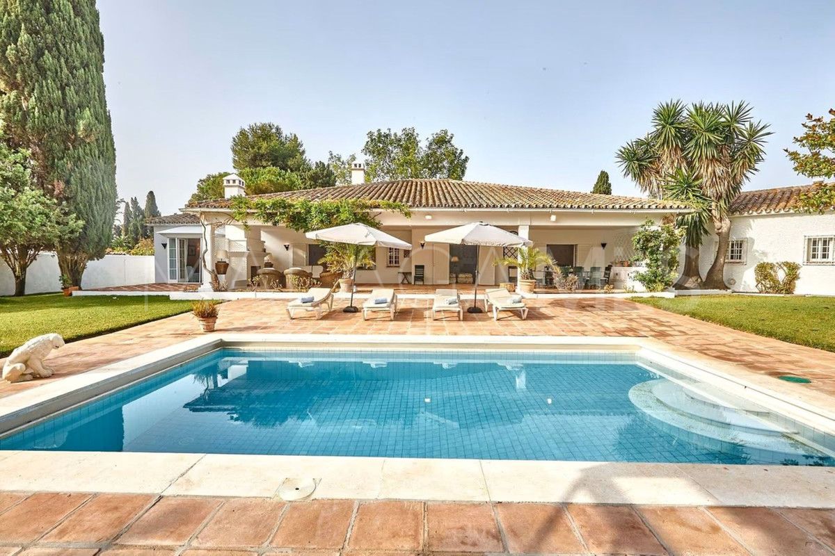 Villa for sale in Guadalmina Baja