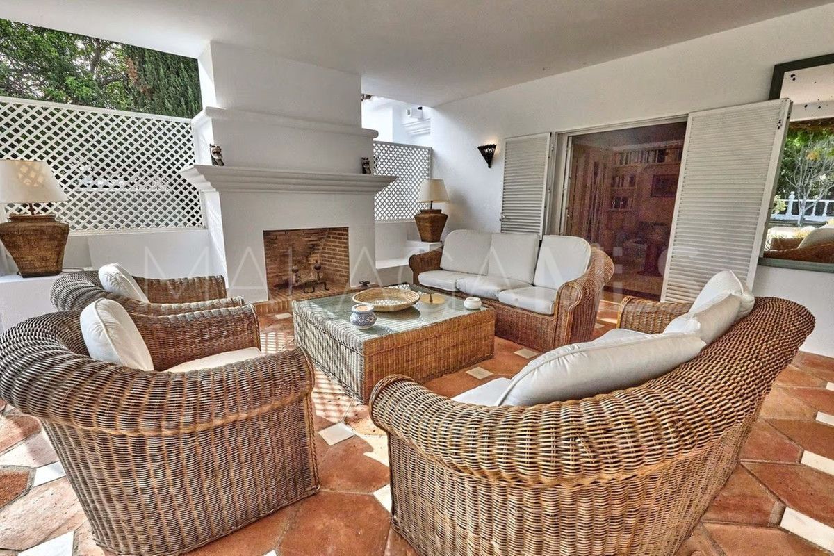 Villa for sale in Guadalmina Baja