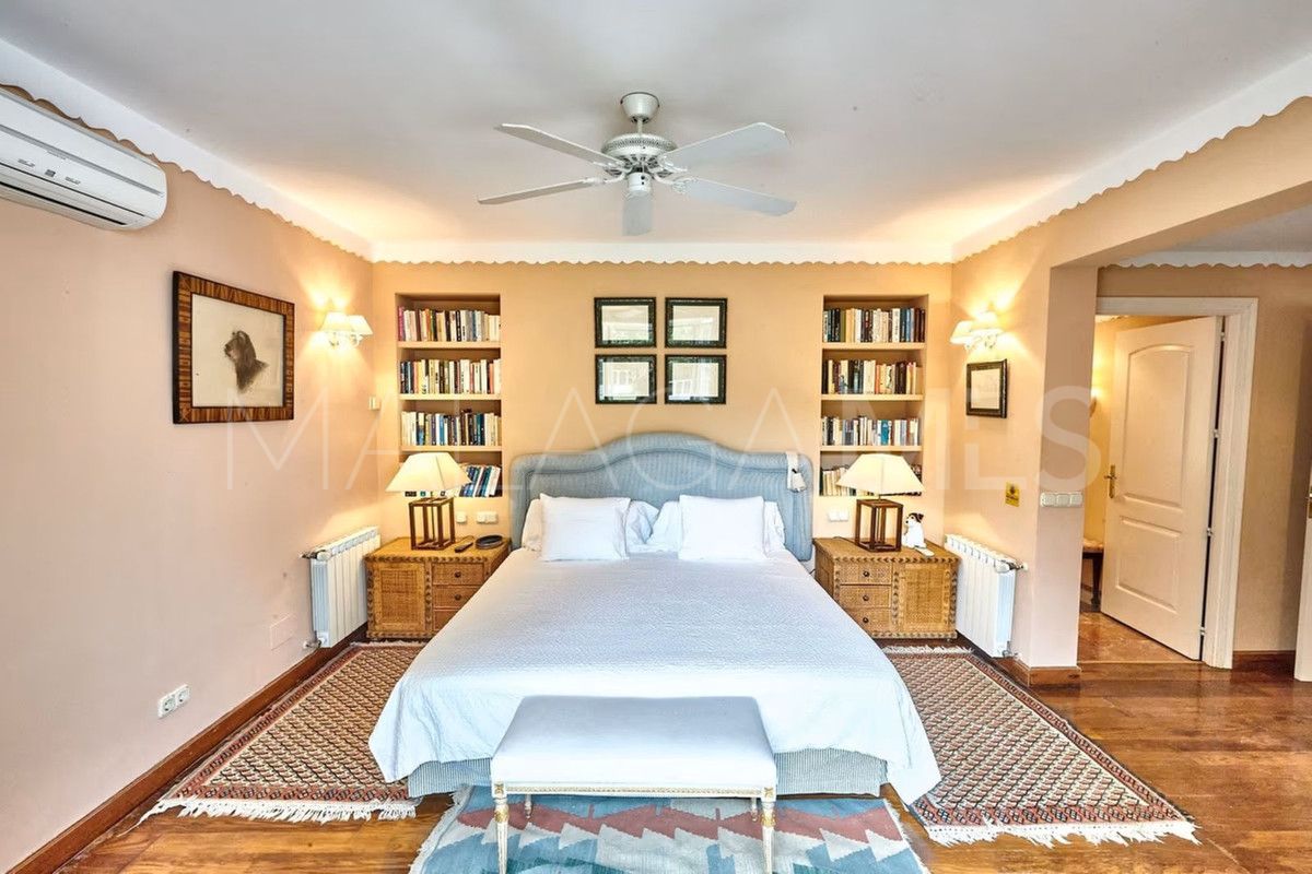 Villa for sale in Guadalmina Baja