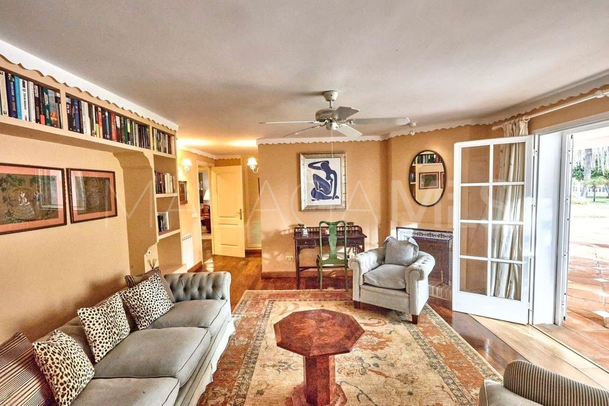 Villa for sale in Guadalmina Baja