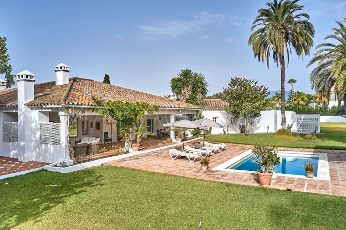 Villa for sale in Guadalmina Baja