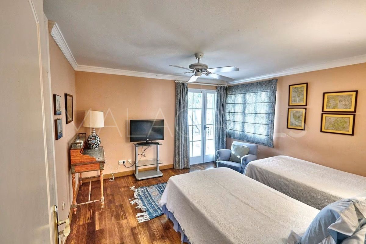 Villa for sale in Guadalmina Baja