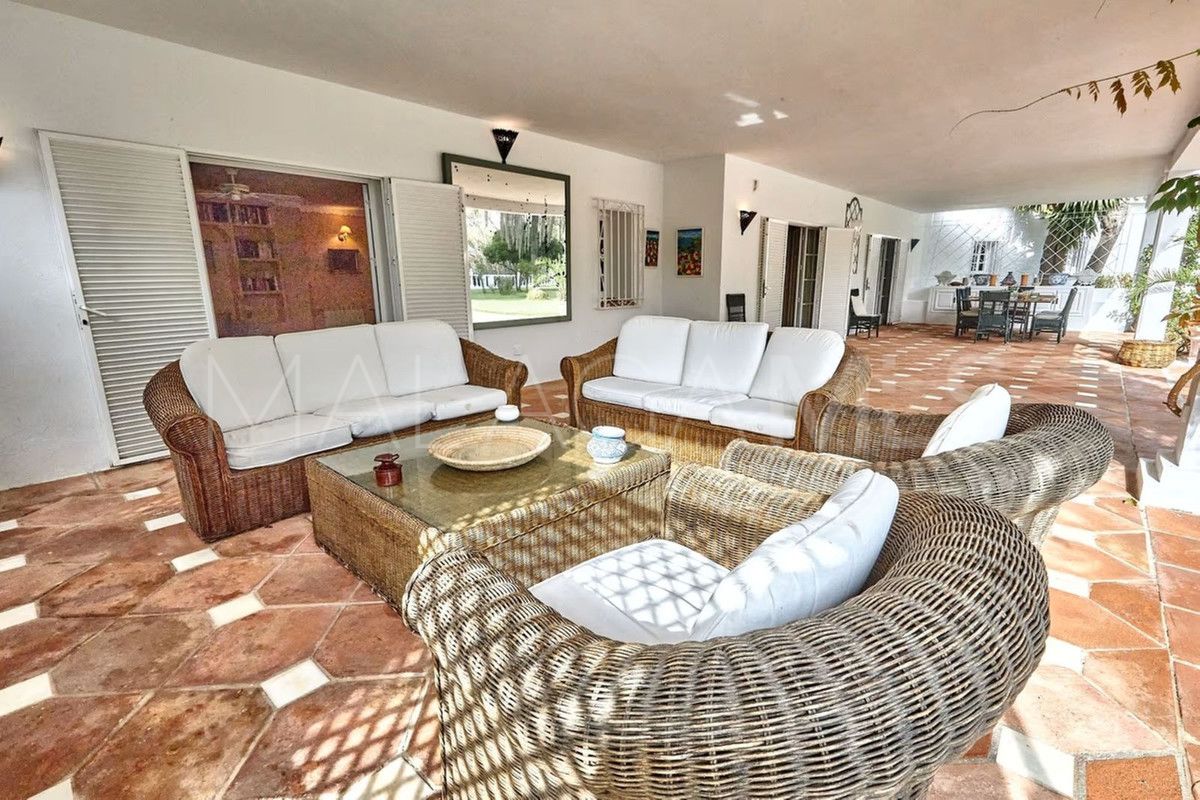 Villa for sale in Guadalmina Baja