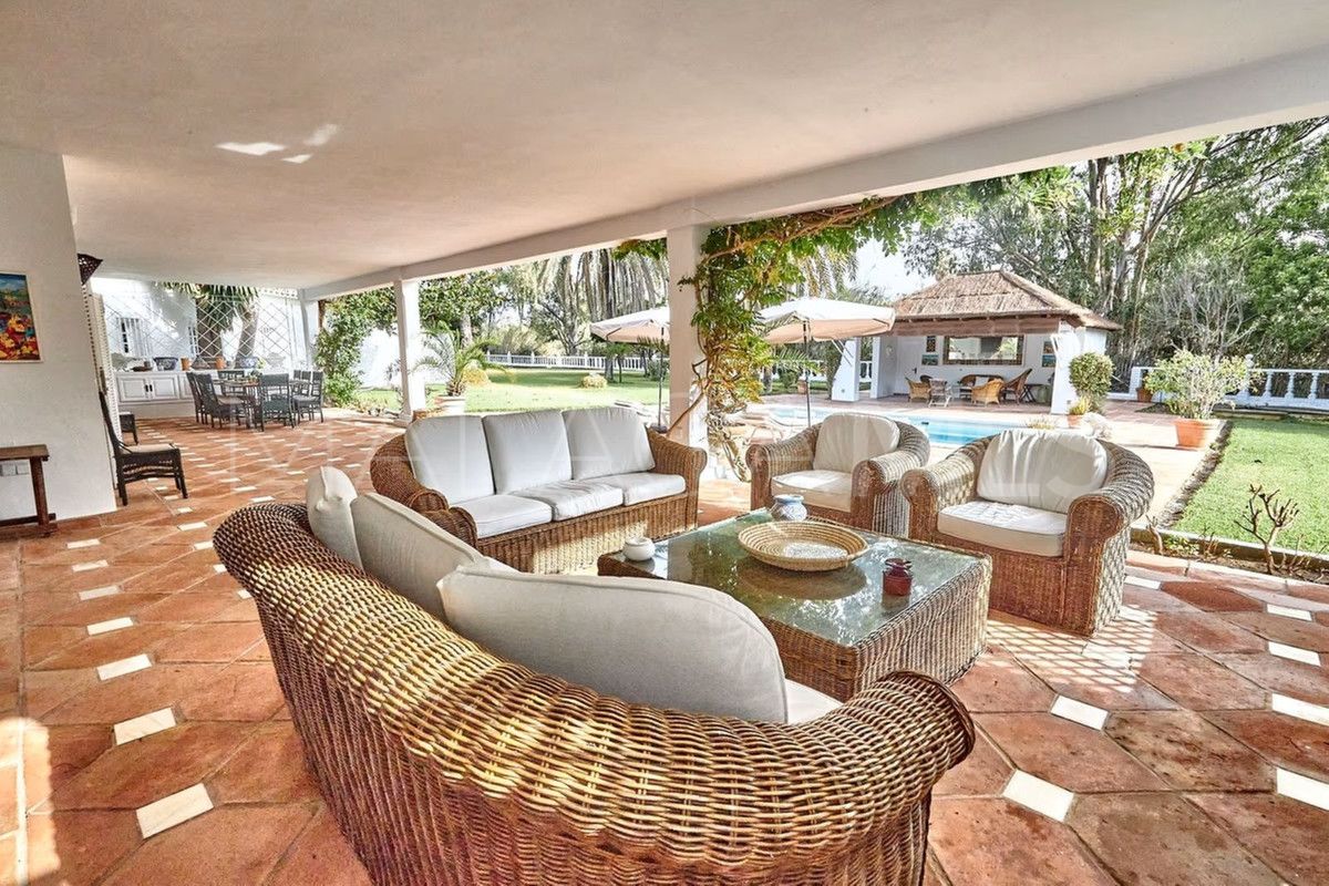 Villa for sale in Guadalmina Baja