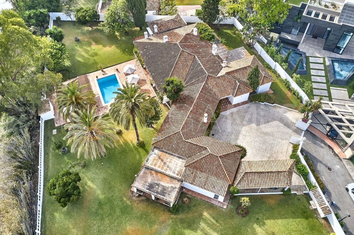 Villa for sale in Guadalmina Baja