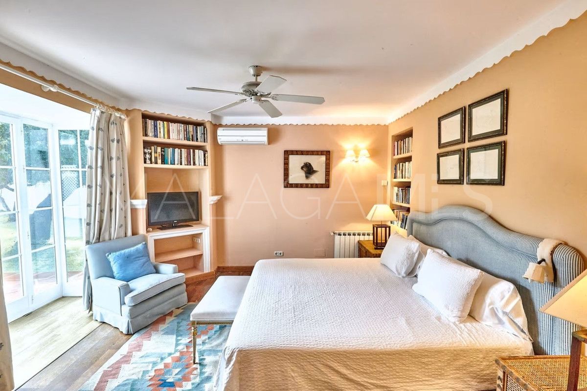 Villa for sale in Guadalmina Baja