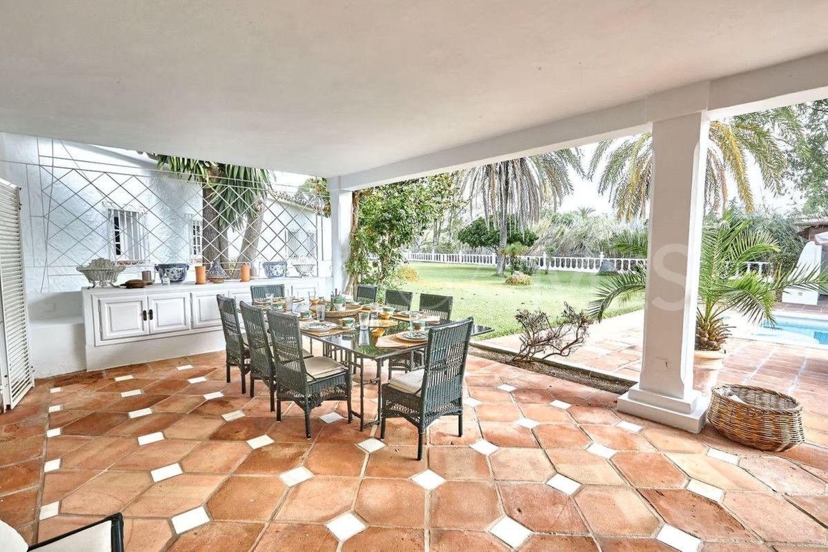 Villa for sale in Guadalmina Baja