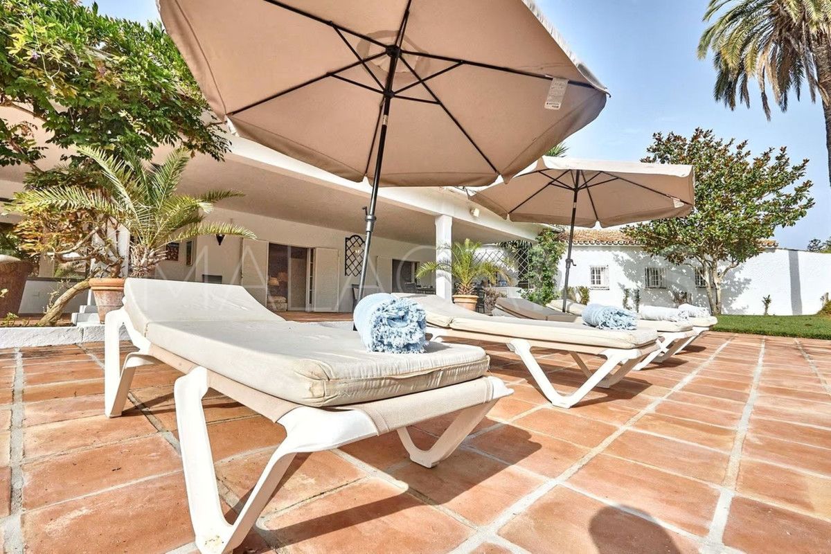 Villa for sale in Guadalmina Baja
