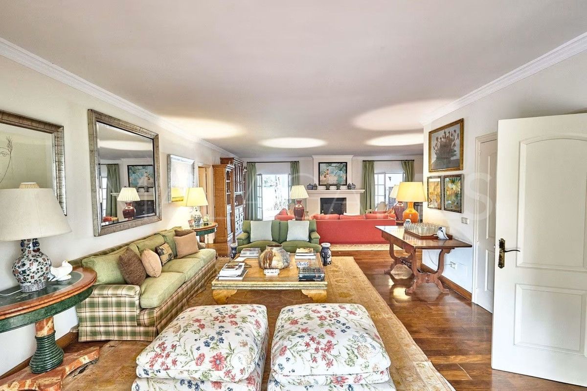 Villa for sale in Guadalmina Baja