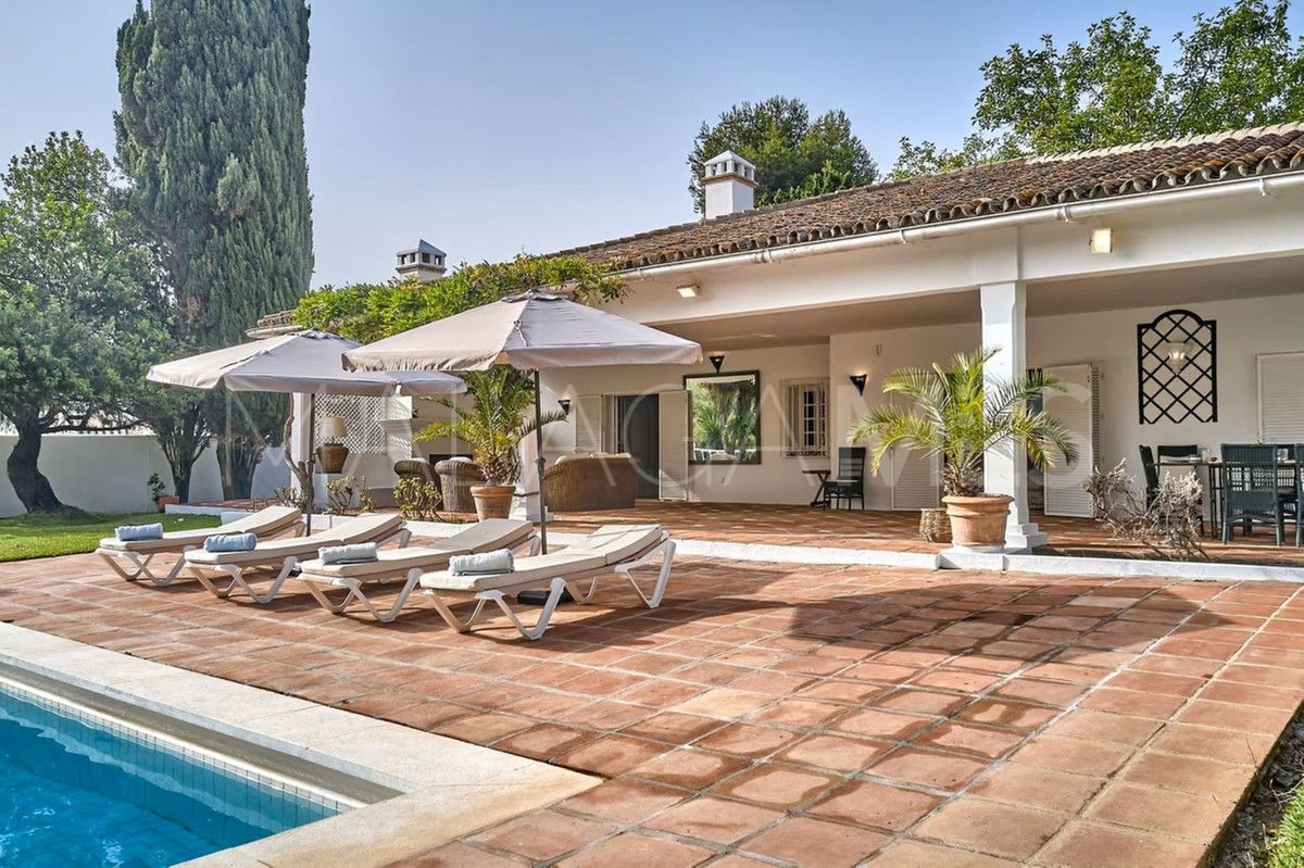 Villa for sale in Guadalmina Baja