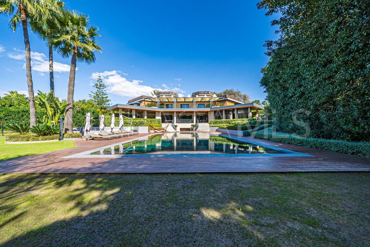 Villa for sale in Guadalmina Baja