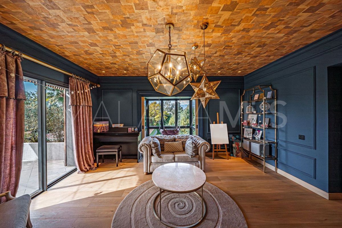 Villa for sale in Guadalmina Baja