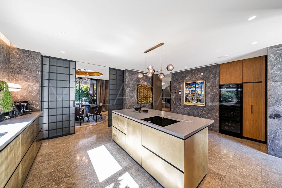 Villa for sale in Guadalmina Baja