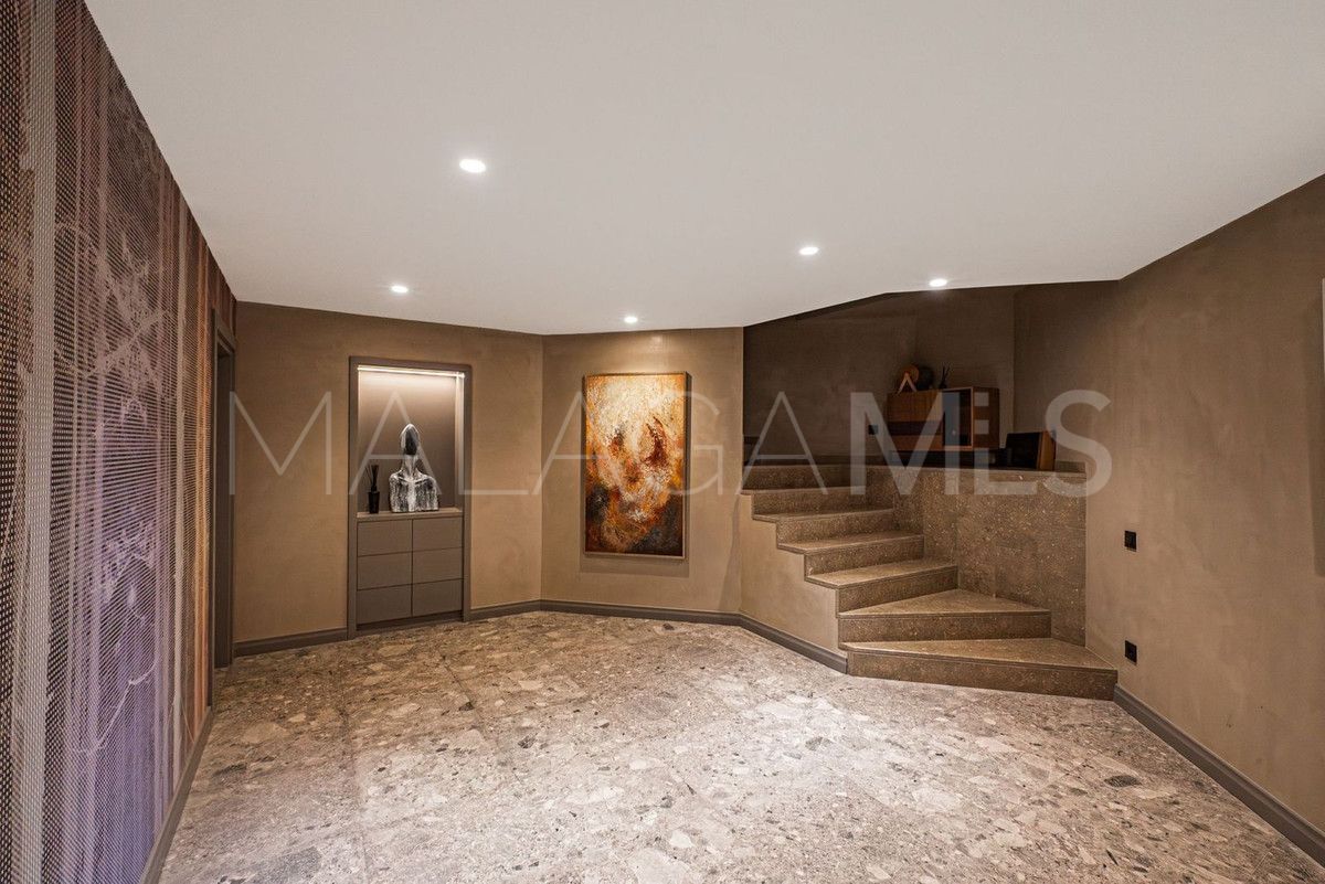Villa for sale in Guadalmina Baja