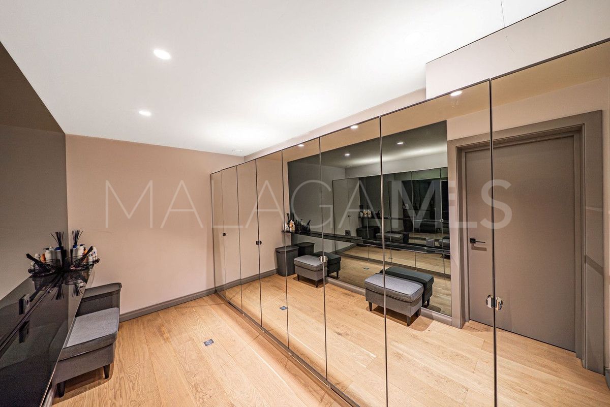 Villa for sale in Guadalmina Baja
