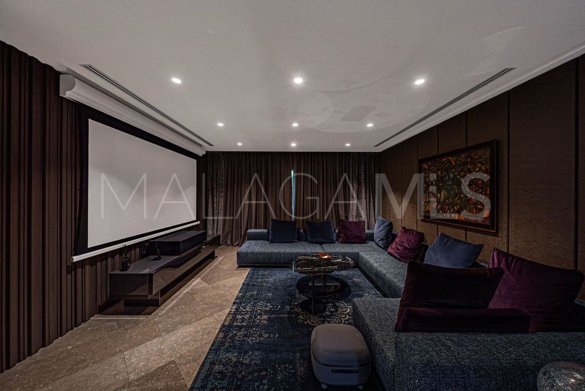 Villa for sale in Guadalmina Baja
