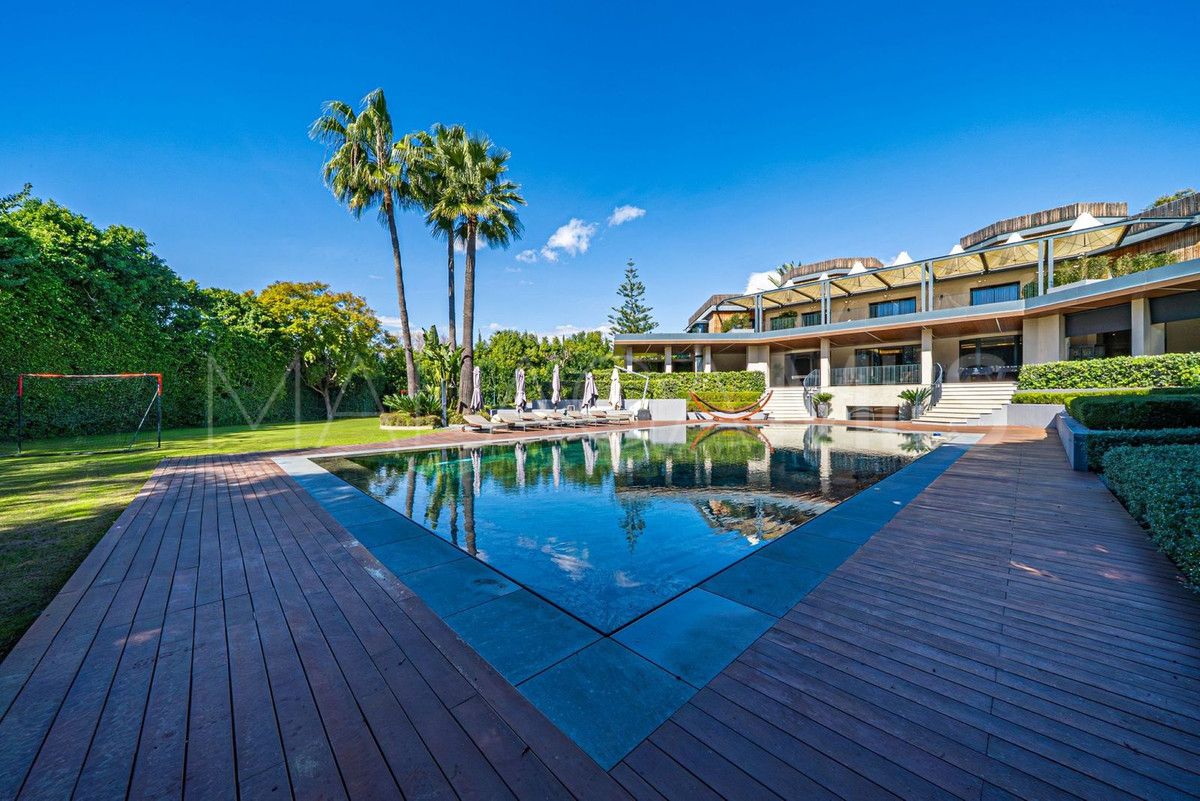 Villa for sale in Guadalmina Baja