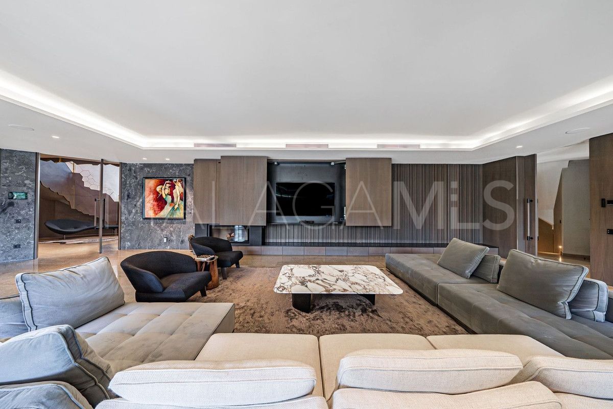 Villa for sale in Guadalmina Baja