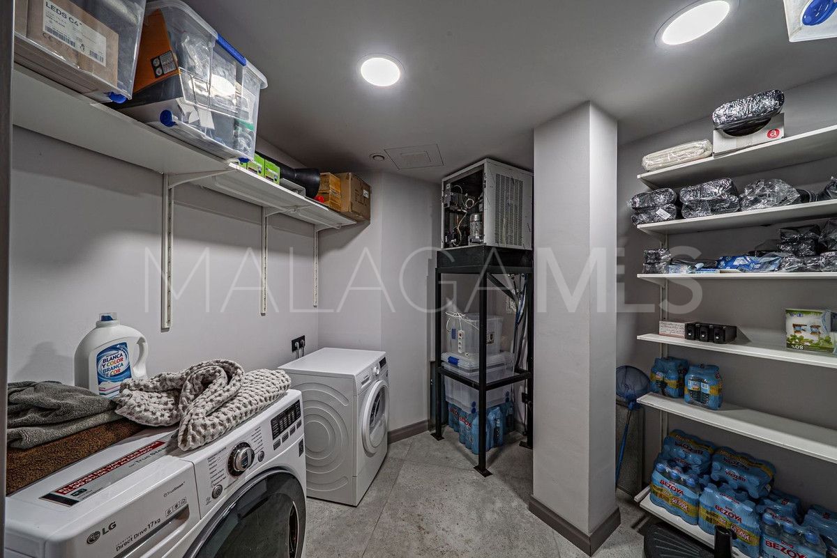 Villa for sale in Guadalmina Baja