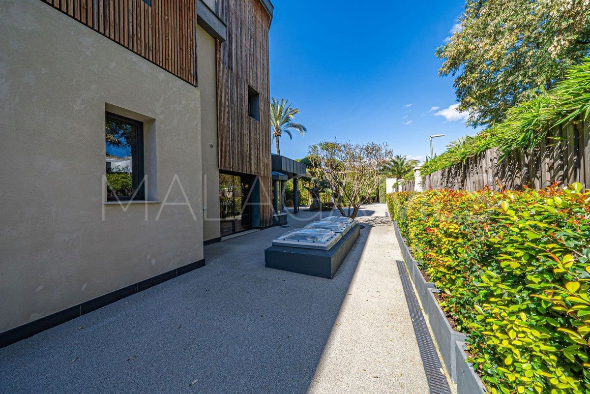 Villa for sale in Guadalmina Baja