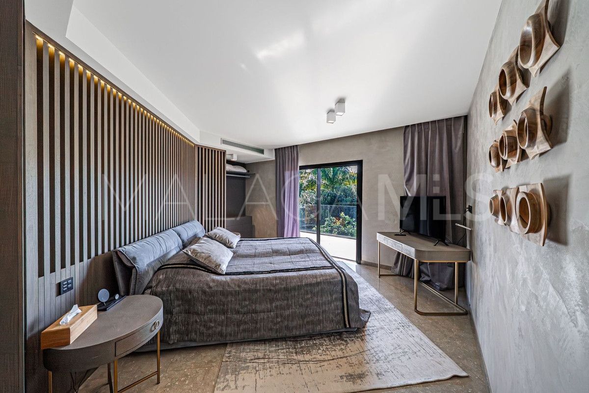 Villa for sale in Guadalmina Baja