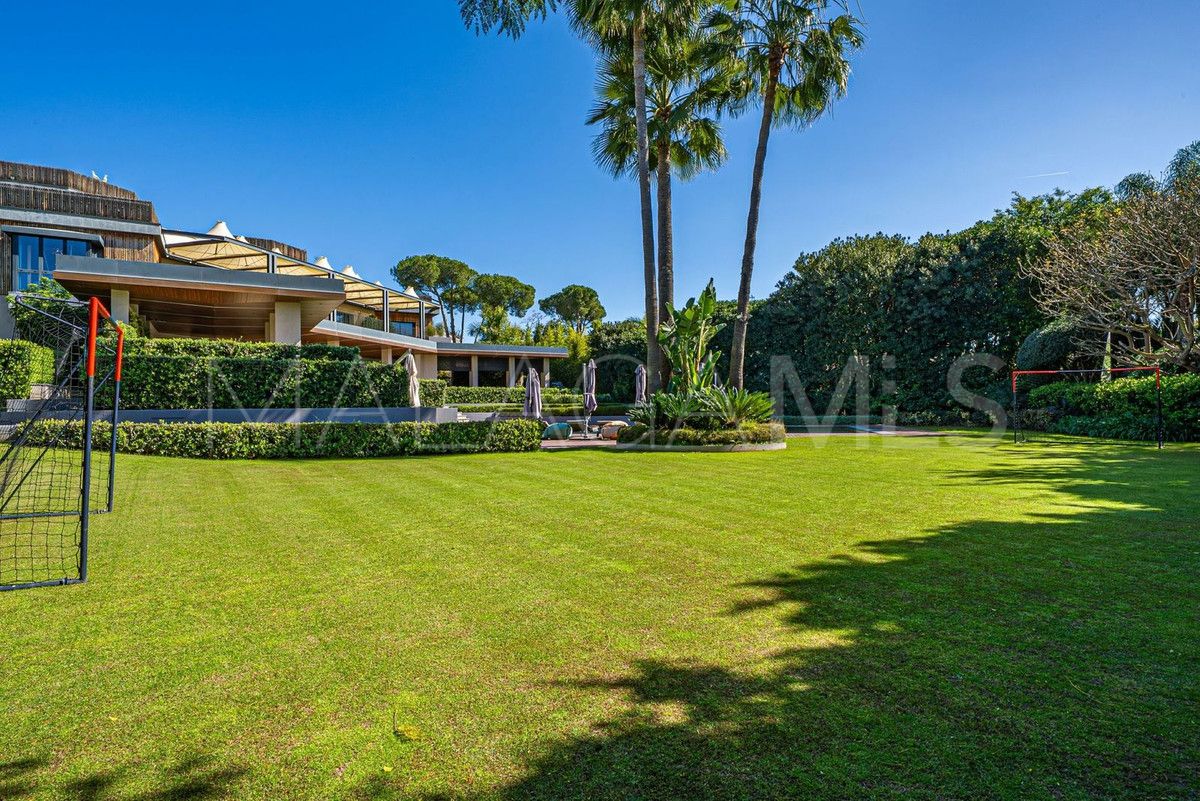 Villa for sale in Guadalmina Baja