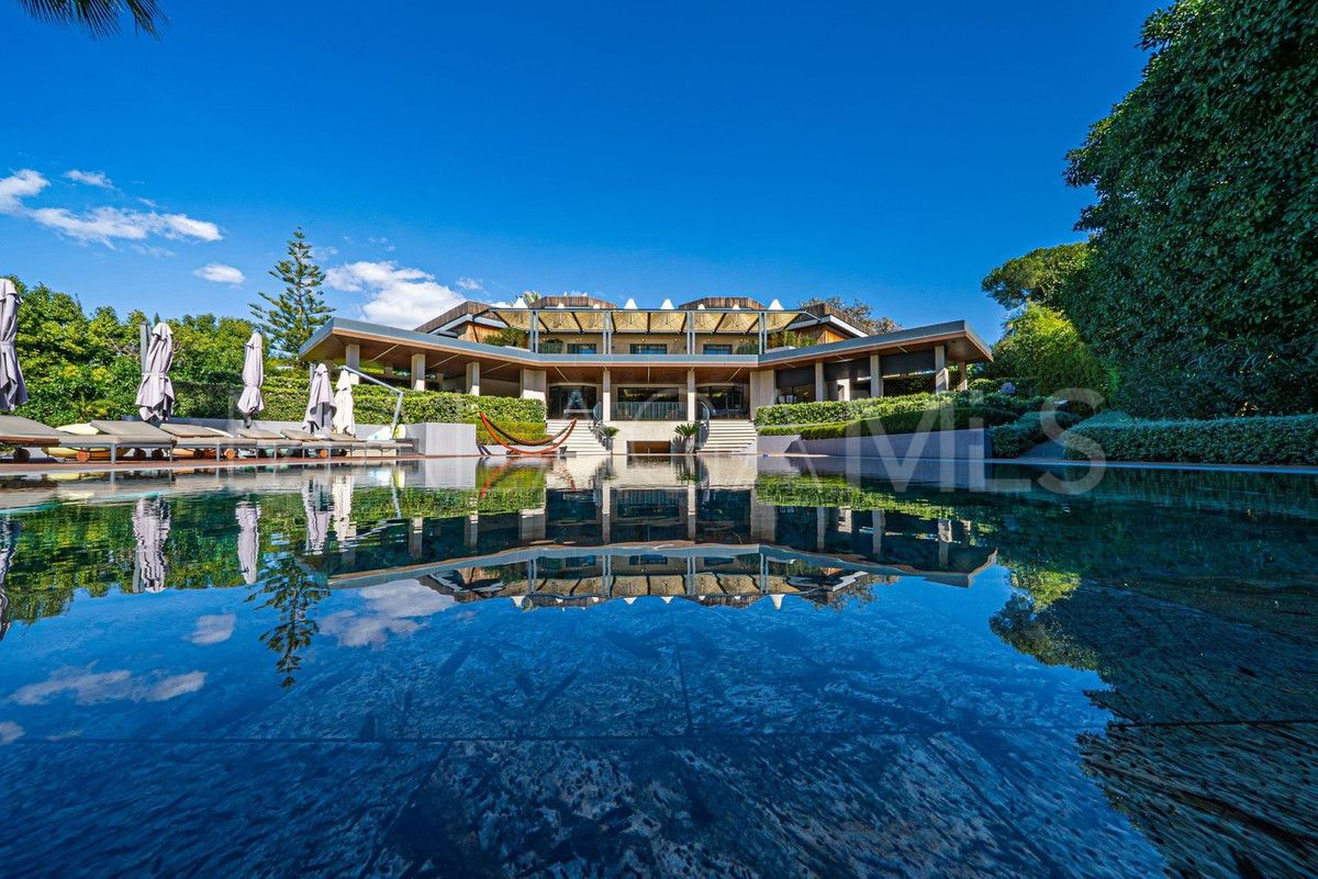 Villa for sale in Guadalmina Baja