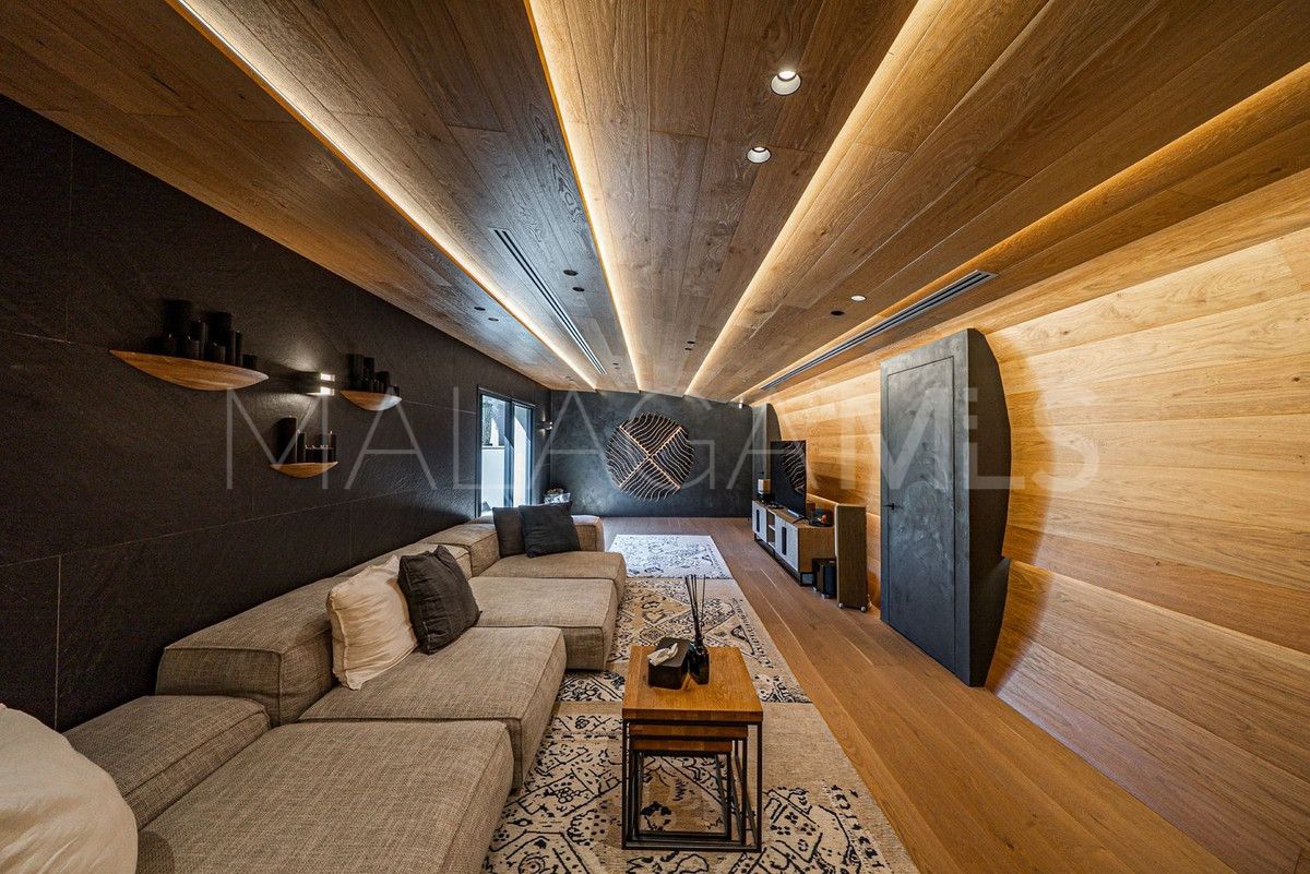 Villa for sale in Guadalmina Baja