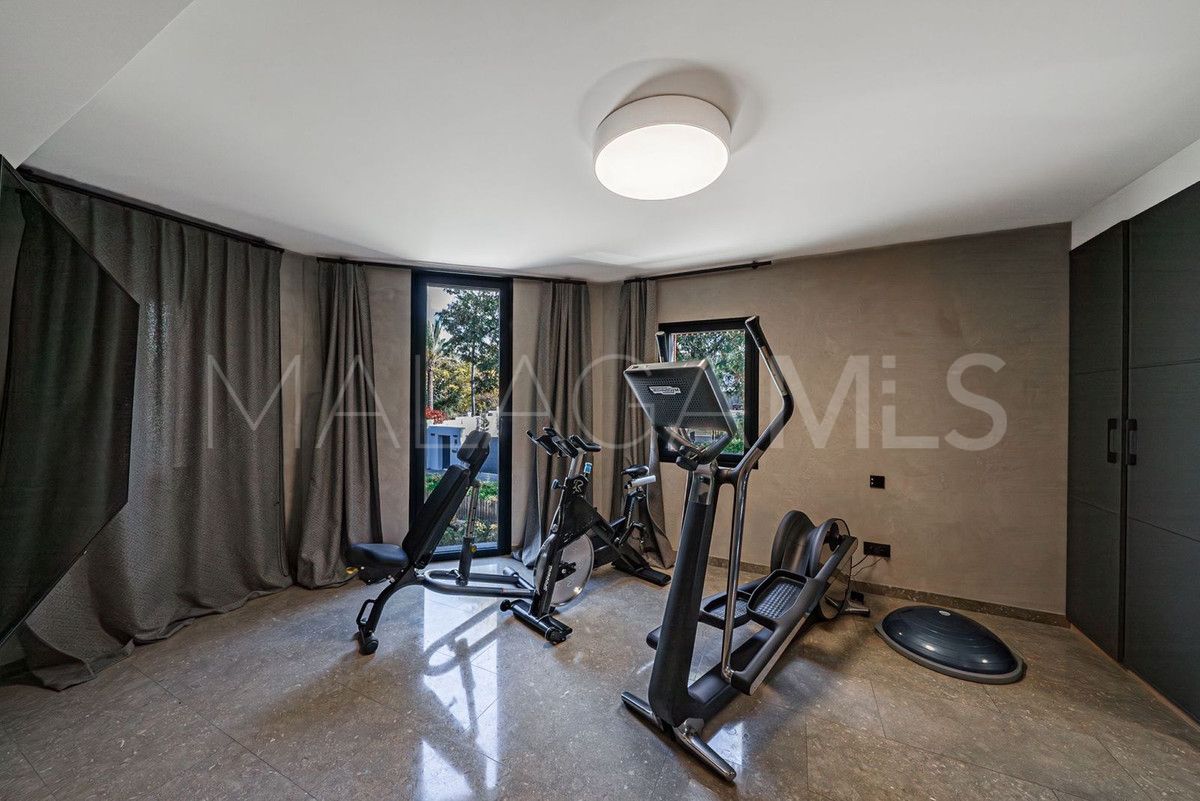 Villa for sale in Guadalmina Baja