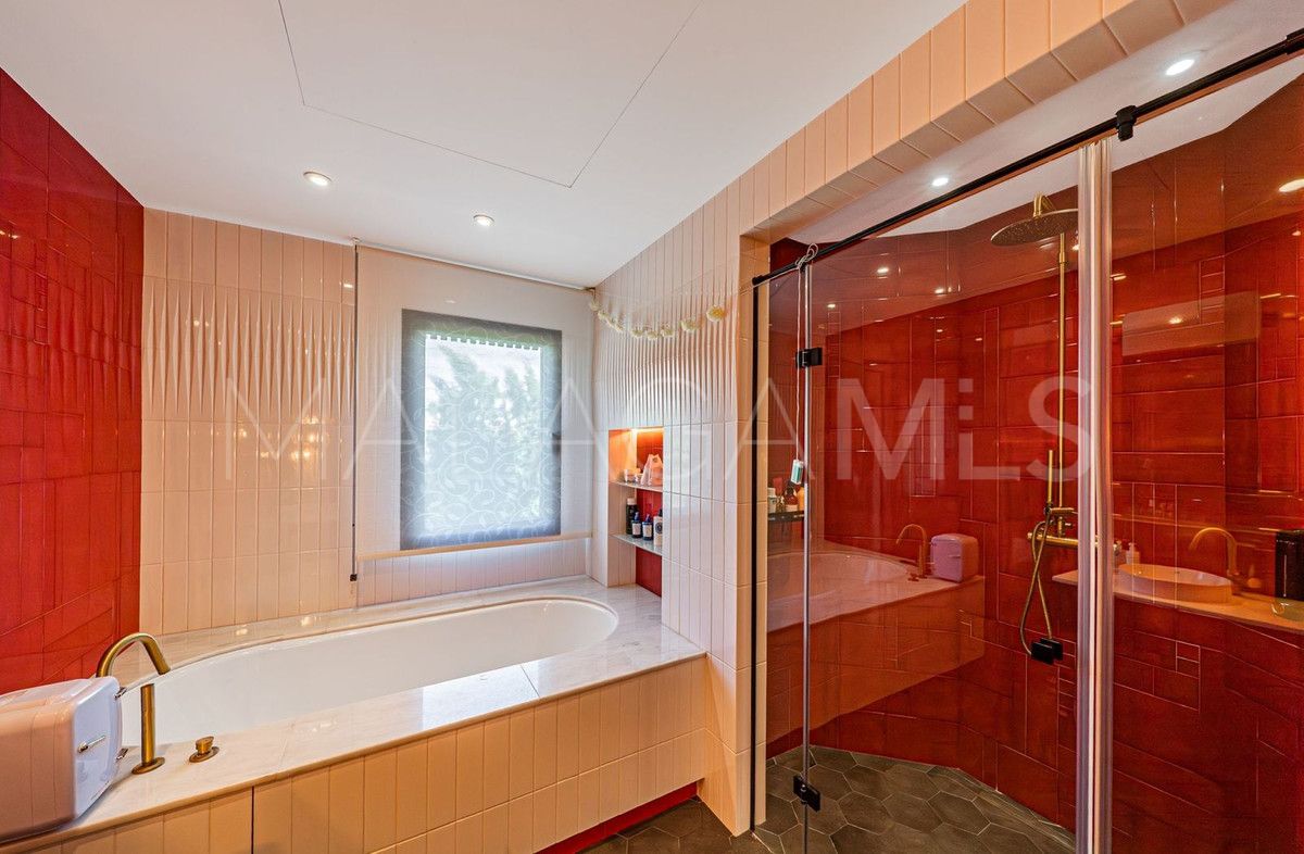 Villa for sale in Guadalmina Baja