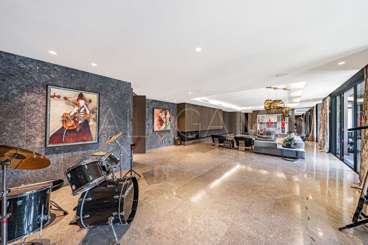 Villa for sale in Guadalmina Baja