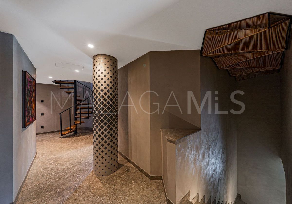 Villa for sale in Guadalmina Baja