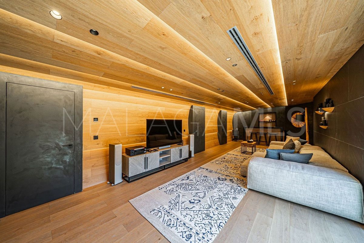 Villa for sale in Guadalmina Baja