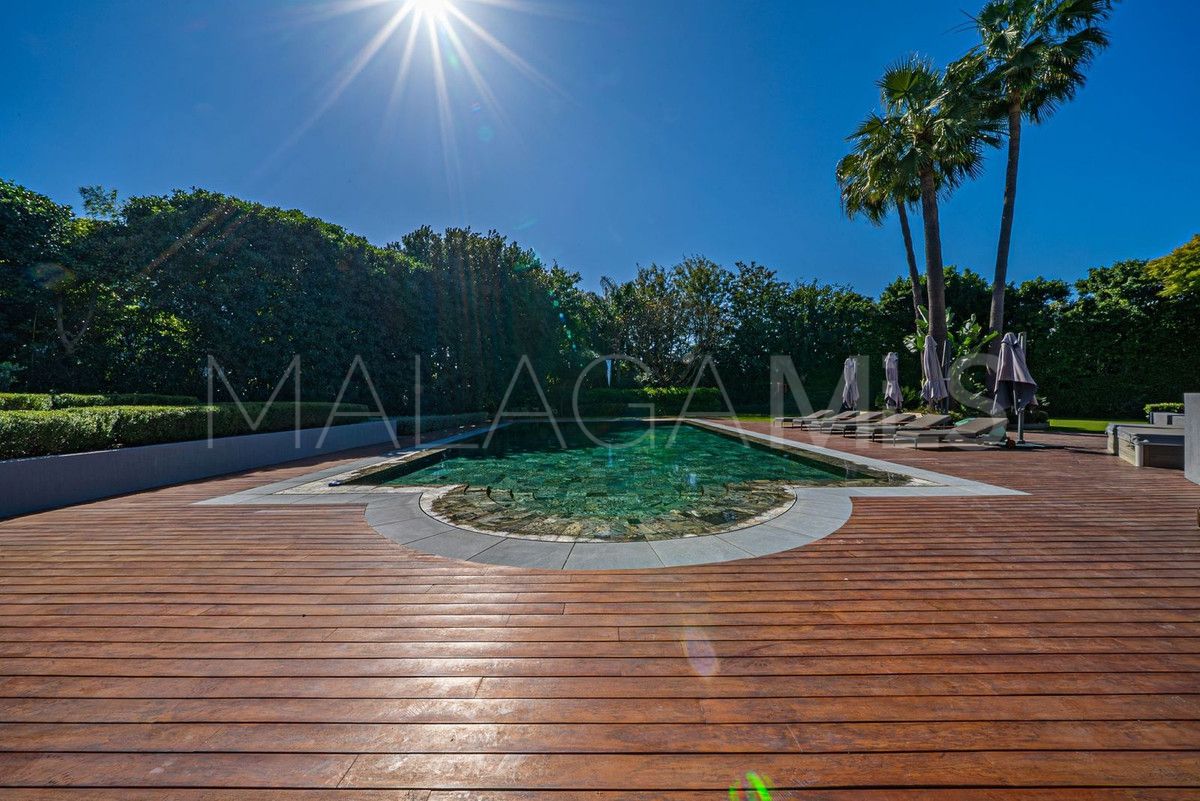Villa for sale in Guadalmina Baja
