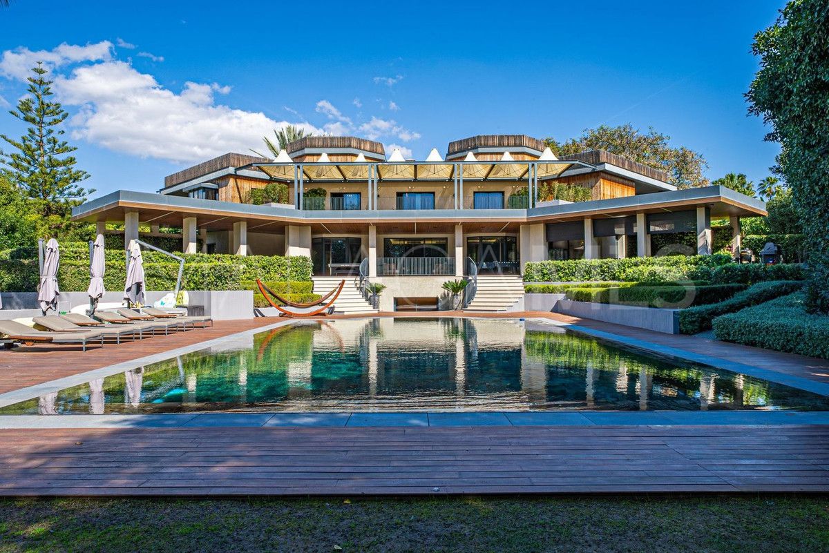 Villa for sale in Guadalmina Baja