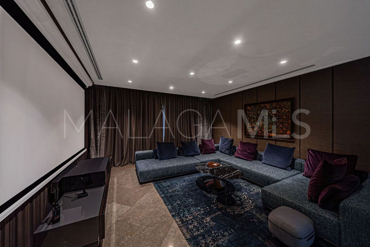 Villa for sale in Guadalmina Baja