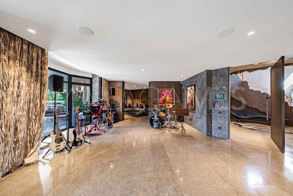 Villa for sale in Guadalmina Baja