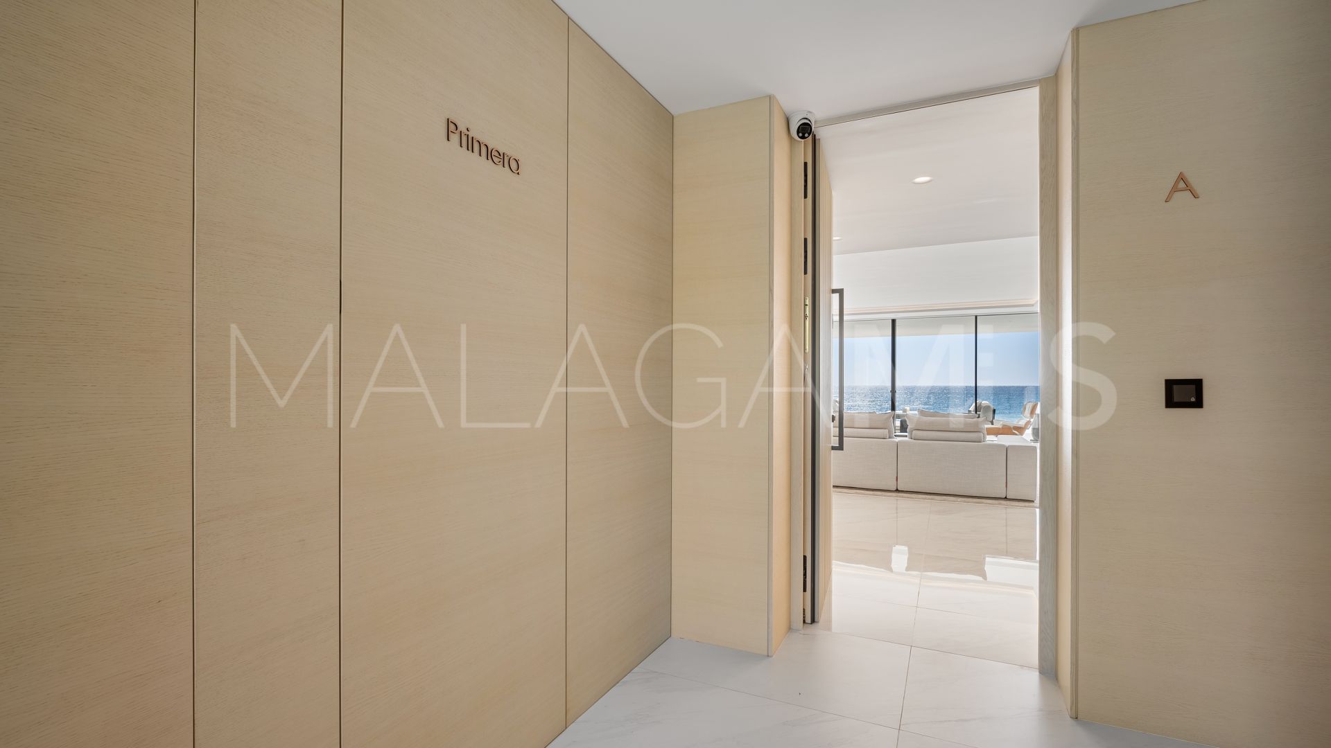 Estepona 5 bedrooms apartment for sale