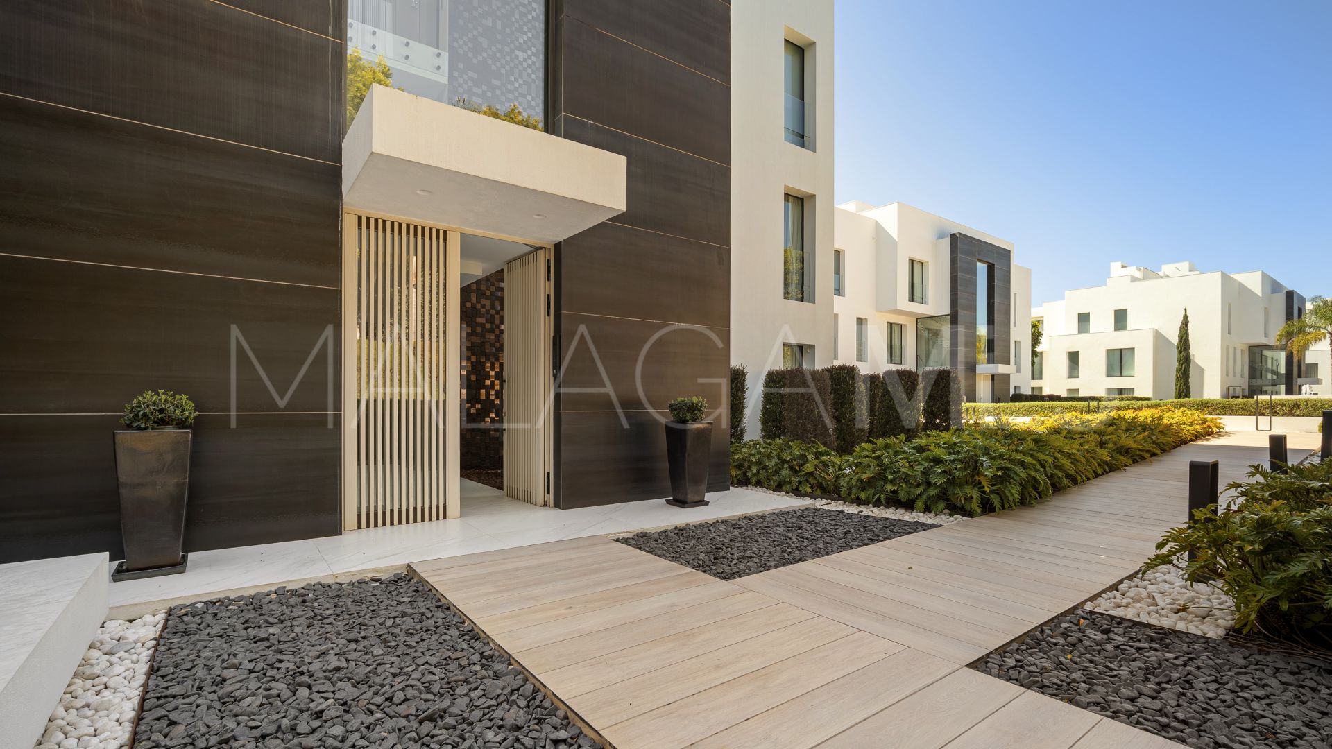 Estepona 5 bedrooms apartment for sale